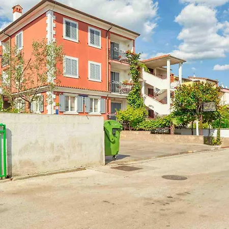 Vesna 1 With Terrace Appartamento *
