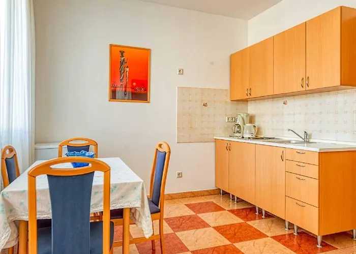 Vesna 1 With Terrace Apartment *